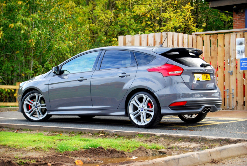View FORD FOCUS ST-3 2.0 EcoBoost - 47,700 miles - Stealth Grey. FSH. SYNC 3 Sat Nav, 19inch Alloys, Recaro Leather