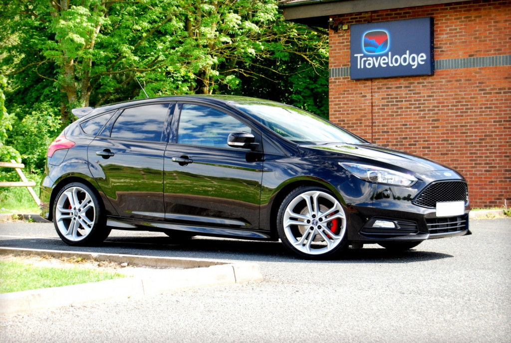 View FORD FOCUS ST-3 2.0 EcoBoost - 44,800 miles - Sat Nav, Camera, 19inch Alloys - FSH - Unmodified - Black