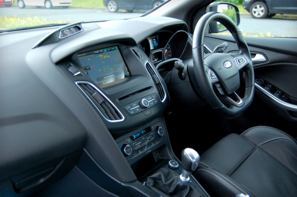 View FORD FOCUS ST-3 2.0 EcoBoost - 44,800 miles - Sat Nav, Camera, 19inch Alloys - FSH - Unmodified - Black