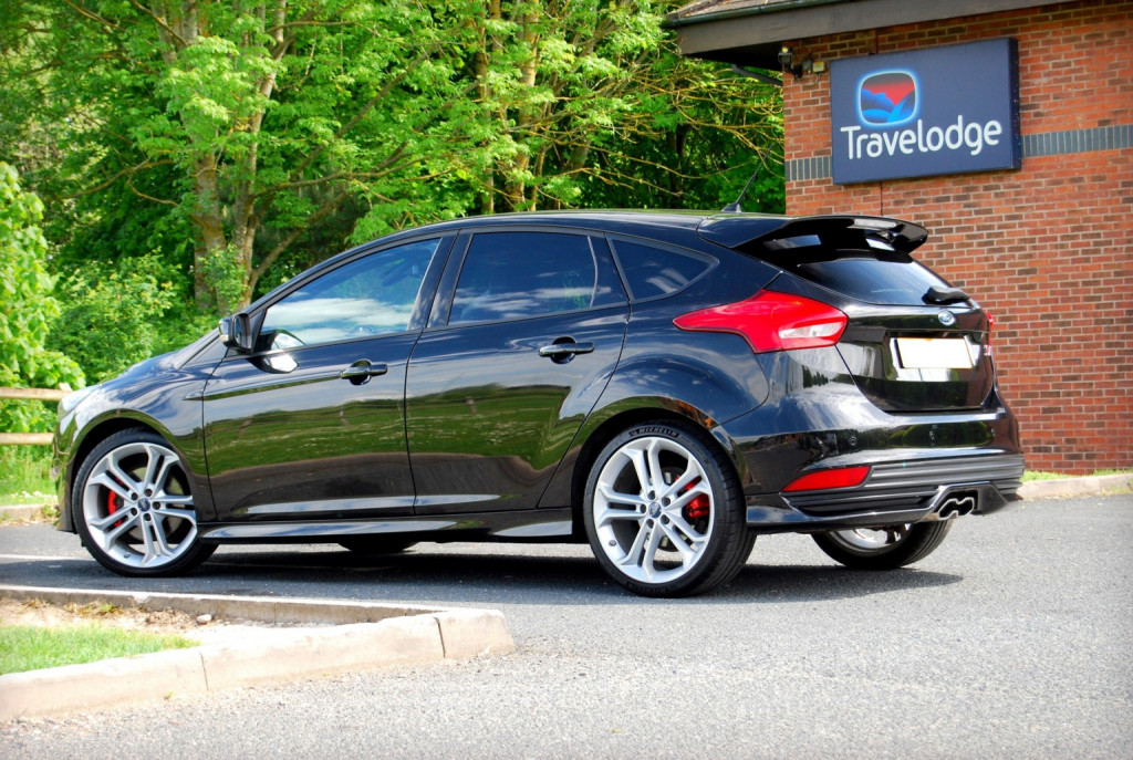 View FORD FOCUS ST-3 2.0 EcoBoost - 44,800 miles - Sat Nav, Camera, 19inch Alloys - FSH - Unmodified - Black