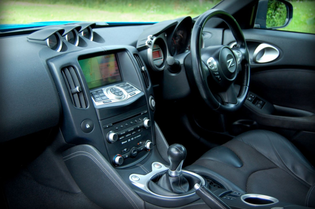 View NISSAN 370Z V6 GT - Le Mans Blue - SOLD
