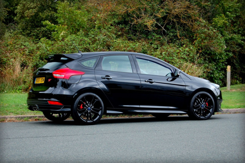 View FORD FOCUS ST-2