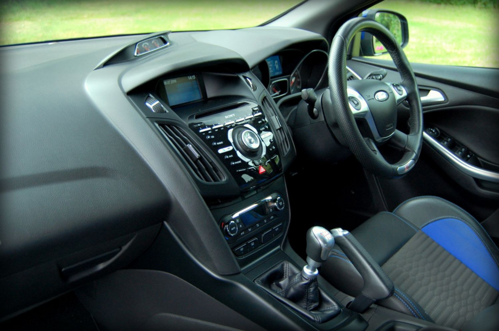 View FORD FOCUS ST-2
