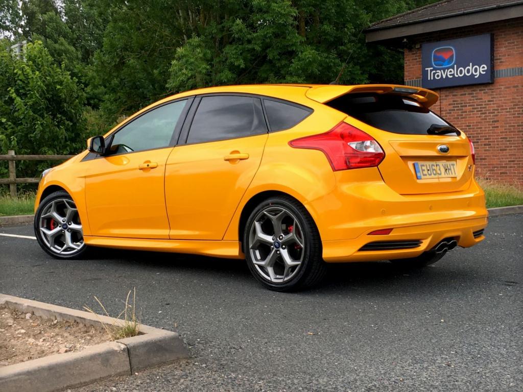 View FORD FOCUS ST-3