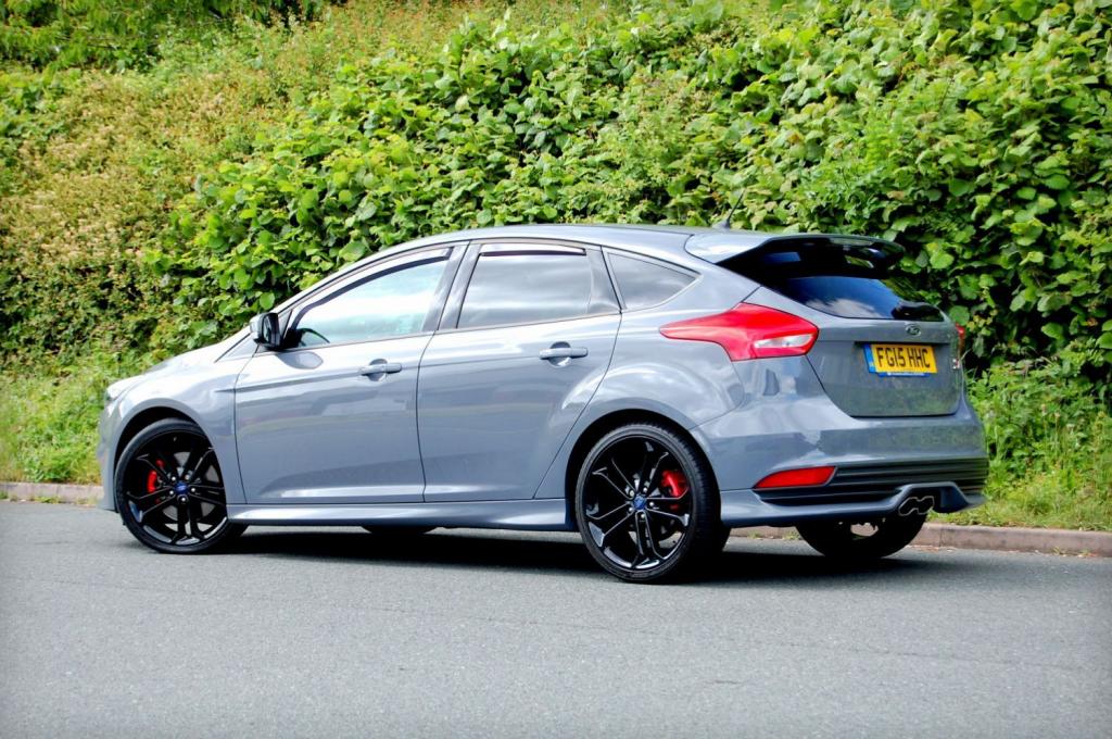 View FORD FOCUS ST-3