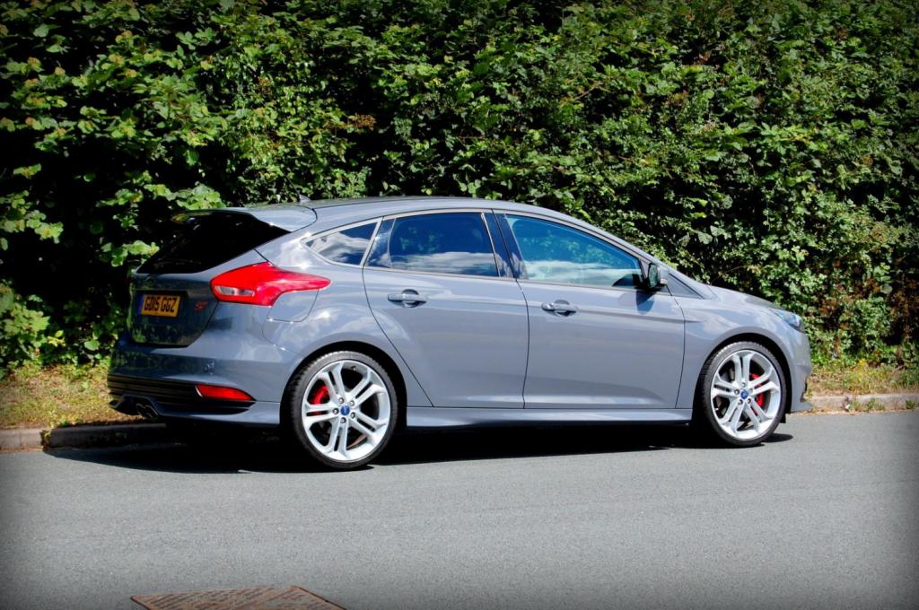 View FORD FOCUS ST-3