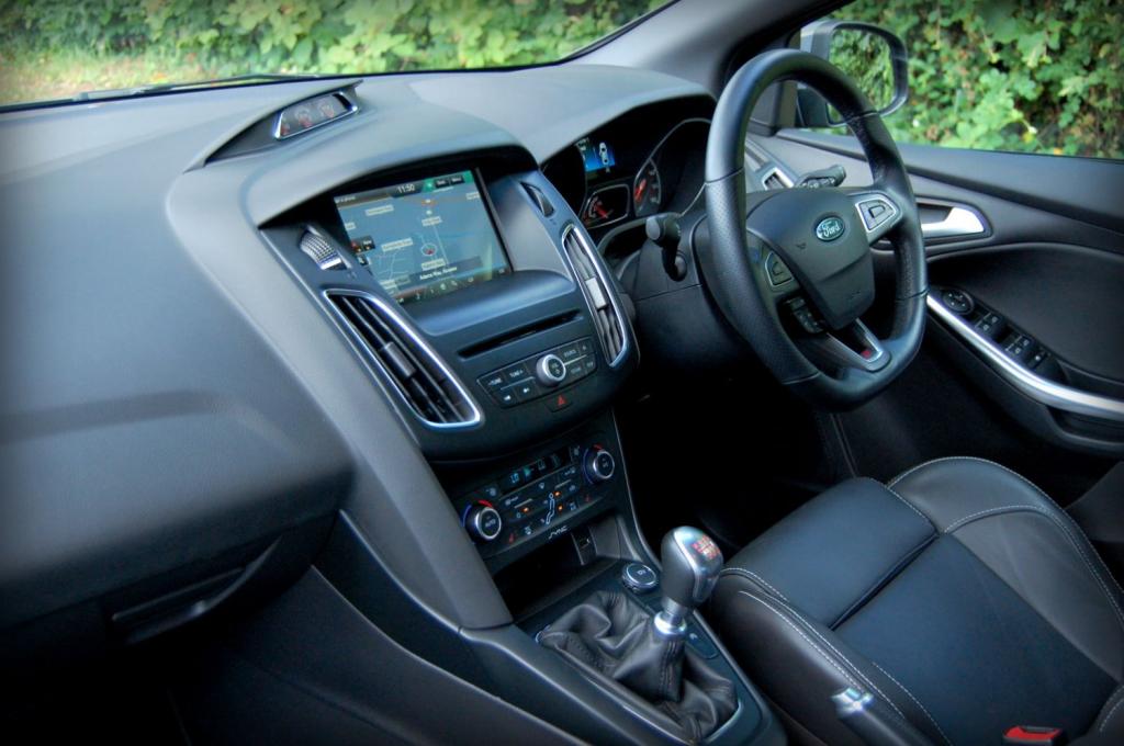 View FORD FOCUS ST-3