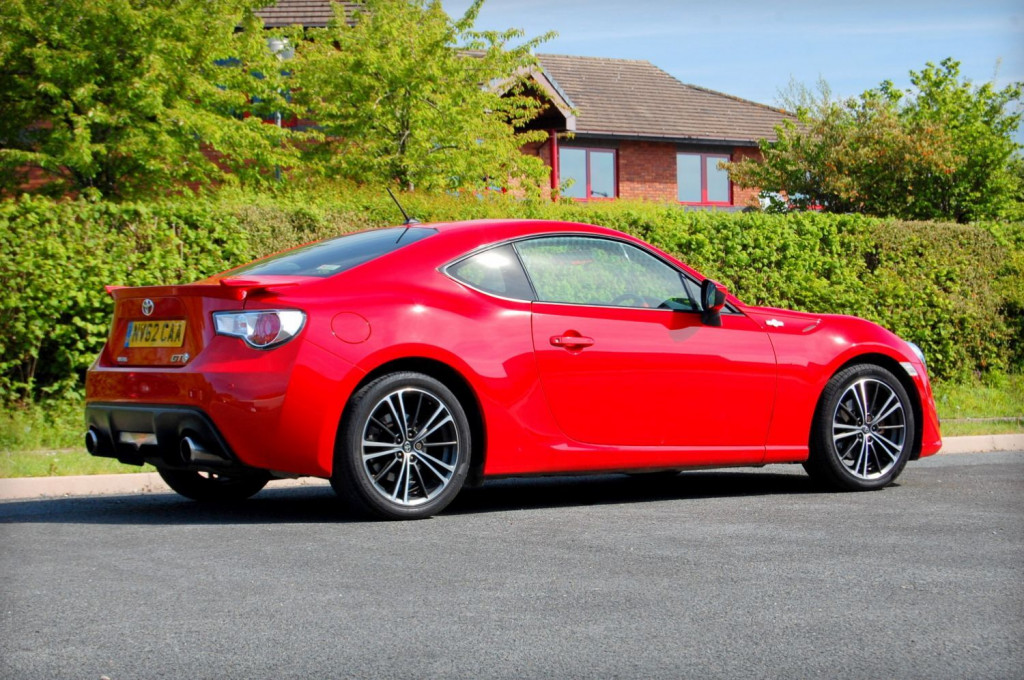 View TOYOTA GT86 D-4S
