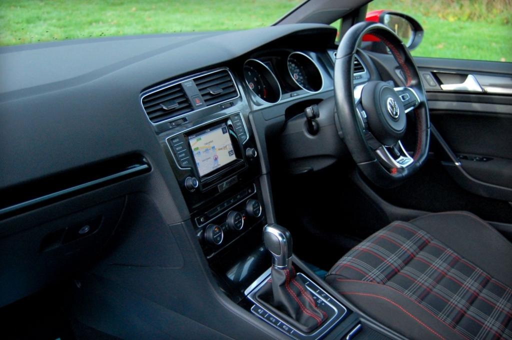 View VOLKSWAGEN GOLF GTI PERFORMANCE PACK DSG