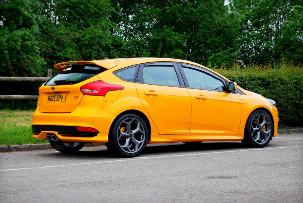 FORD FOCUS