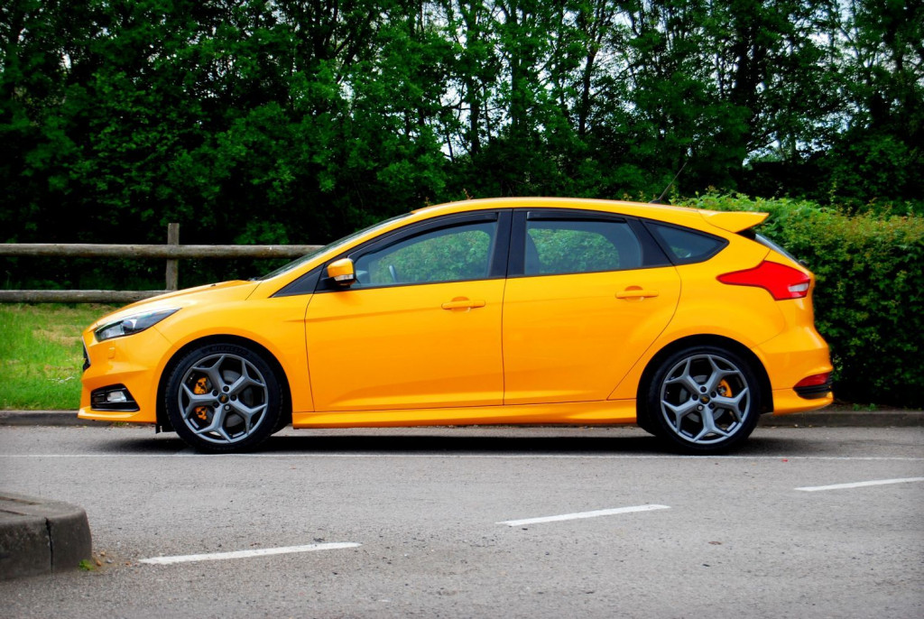 FORD FOCUS
