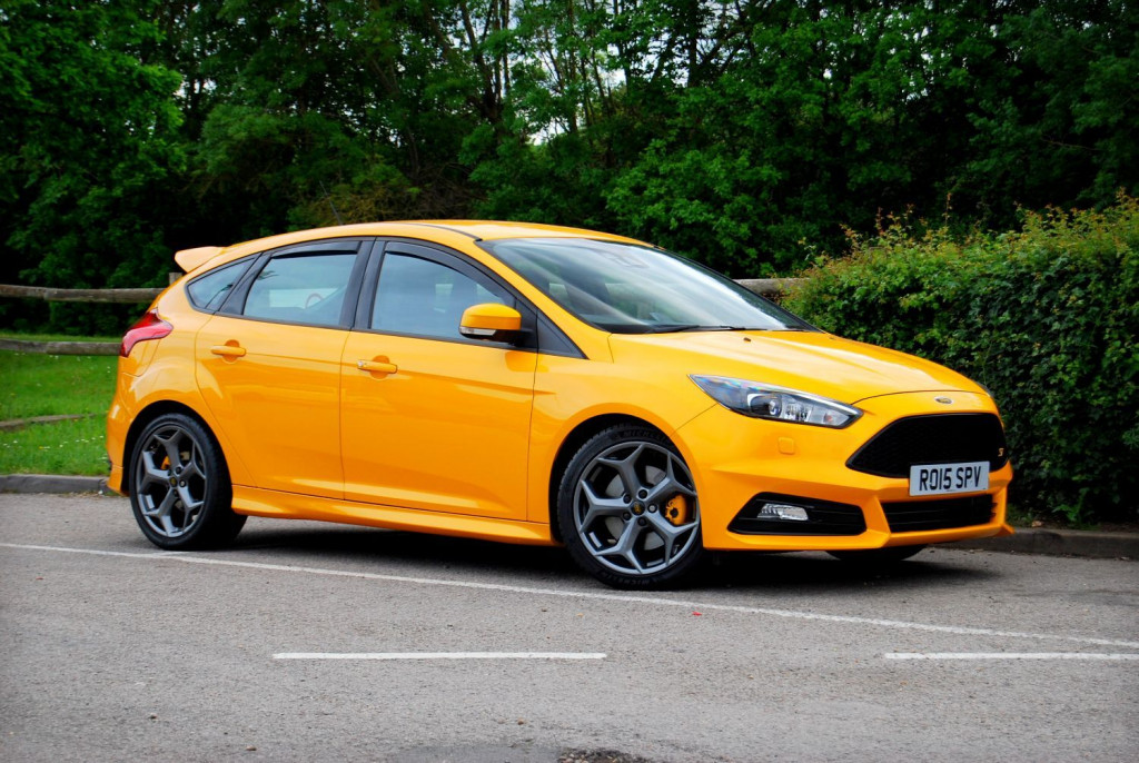 View FORD FOCUS FOCUS ST-3 2.0 - Huge Spec - Sat Nav, Camera, Sony Upgrade, Full Leather - Tangerine Scream - SOLD