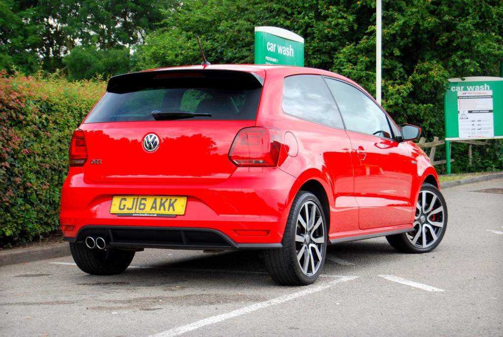 VOLKSWAGEN POLO