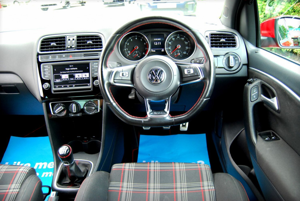 VOLKSWAGEN POLO