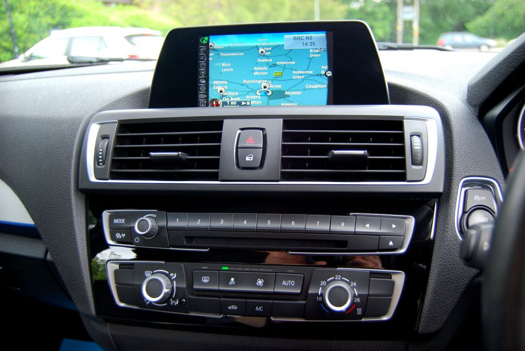 BMW 1 SERIES