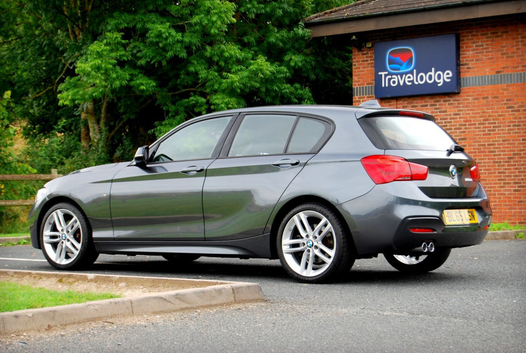 BMW 1 SERIES