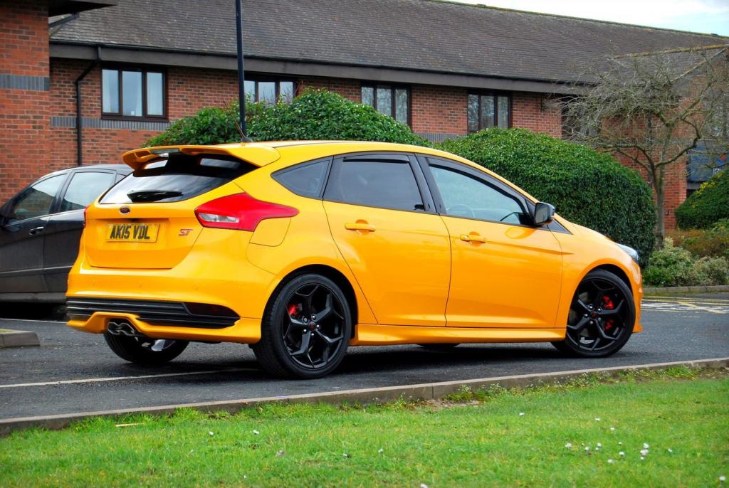 FORD FOCUS