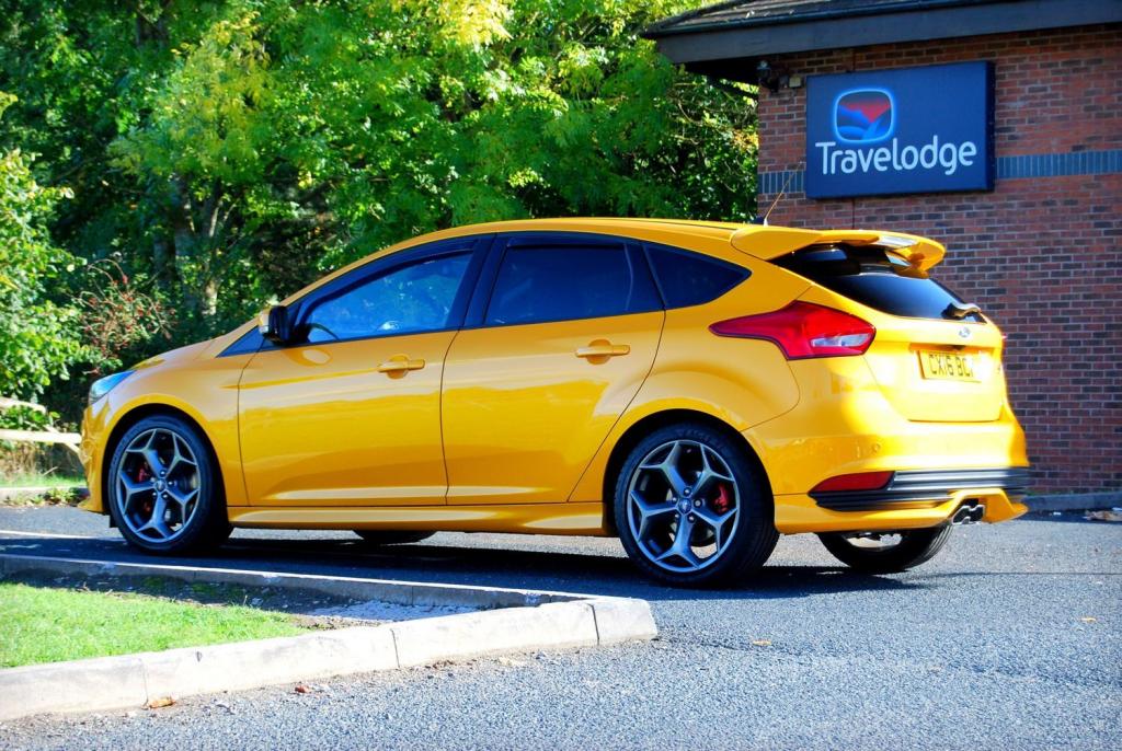FORD FOCUS