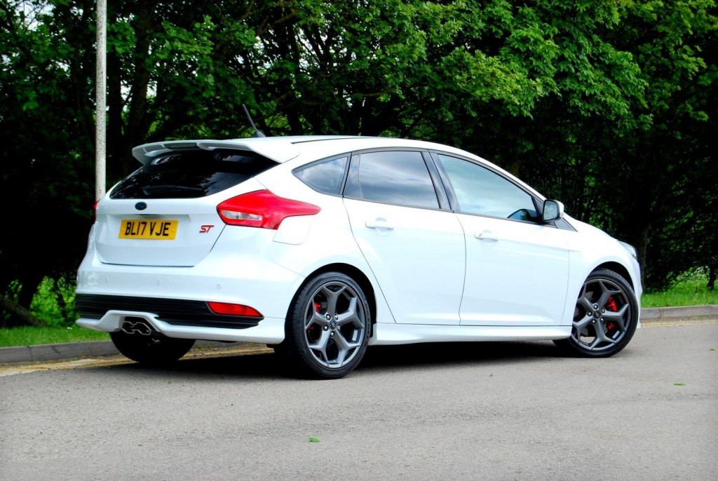 View FORD FOCUS ST-3 TDCI 2.0 Diesel - SYNC 3 Sat Nav, Full Recaro Leather - 54,400 miles - FSH. 67mpg. White - SOLD