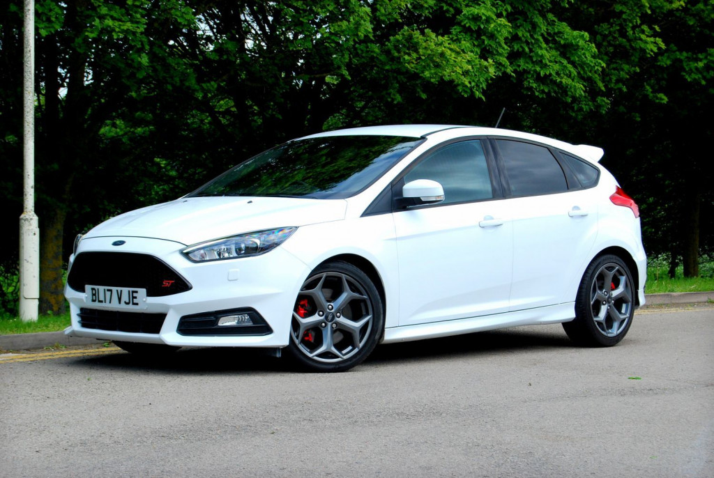 View FORD FOCUS ST-3 TDCI 2.0 Diesel - SYNC 3 Sat Nav, Full Recaro Leather - 54,400 miles - FSH. 67mpg. White - SOLD