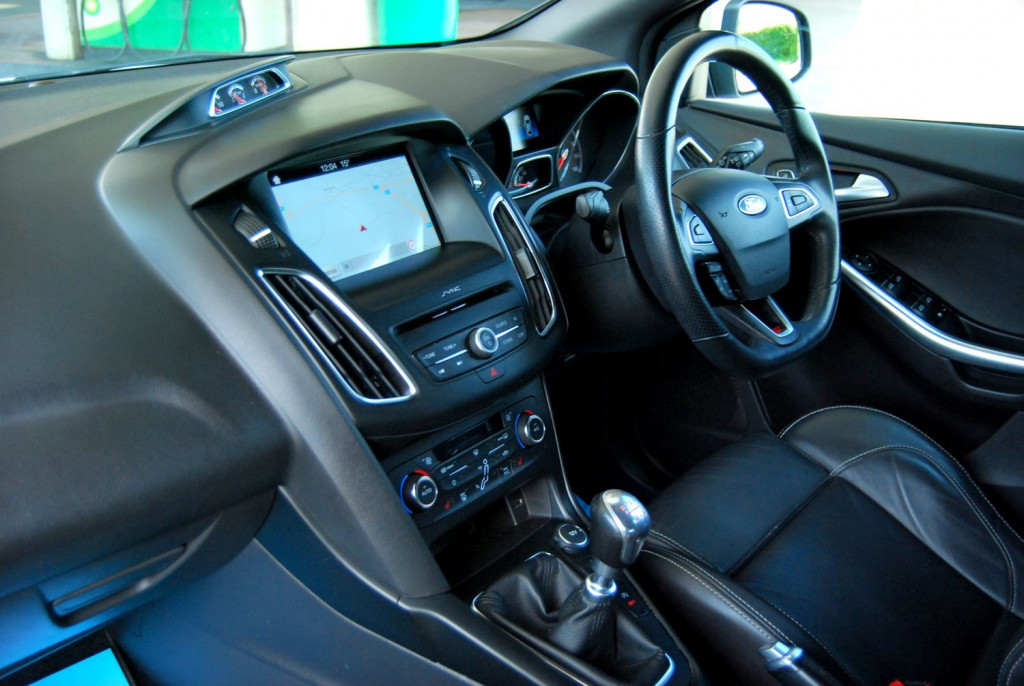 View FORD FOCUS ST-3 TDCI 2.0 Diesel - SYNC 3 Sat Nav, Full Recaro Leather - 54,400 miles - FSH. 67mpg. White - SOLD