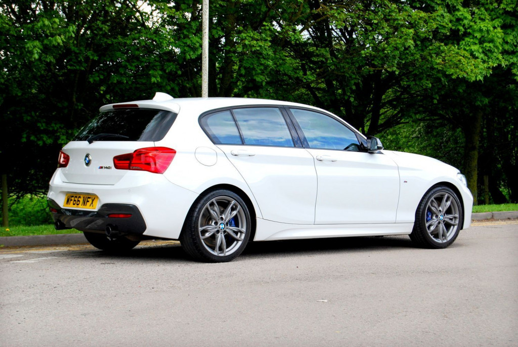 BMW 1 SERIES