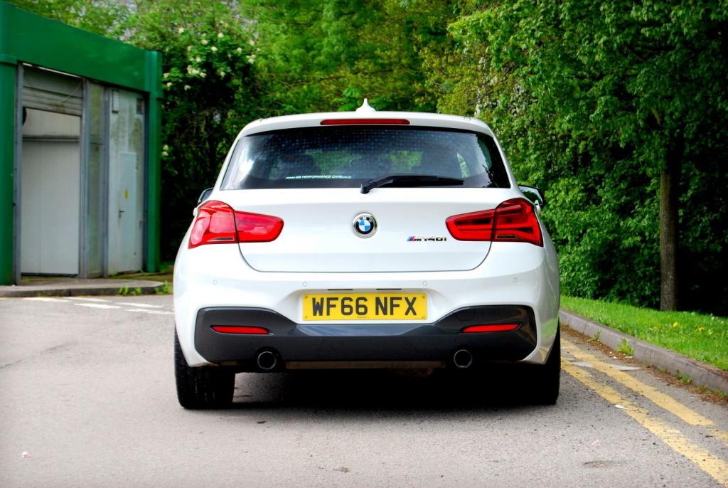 BMW 1 SERIES