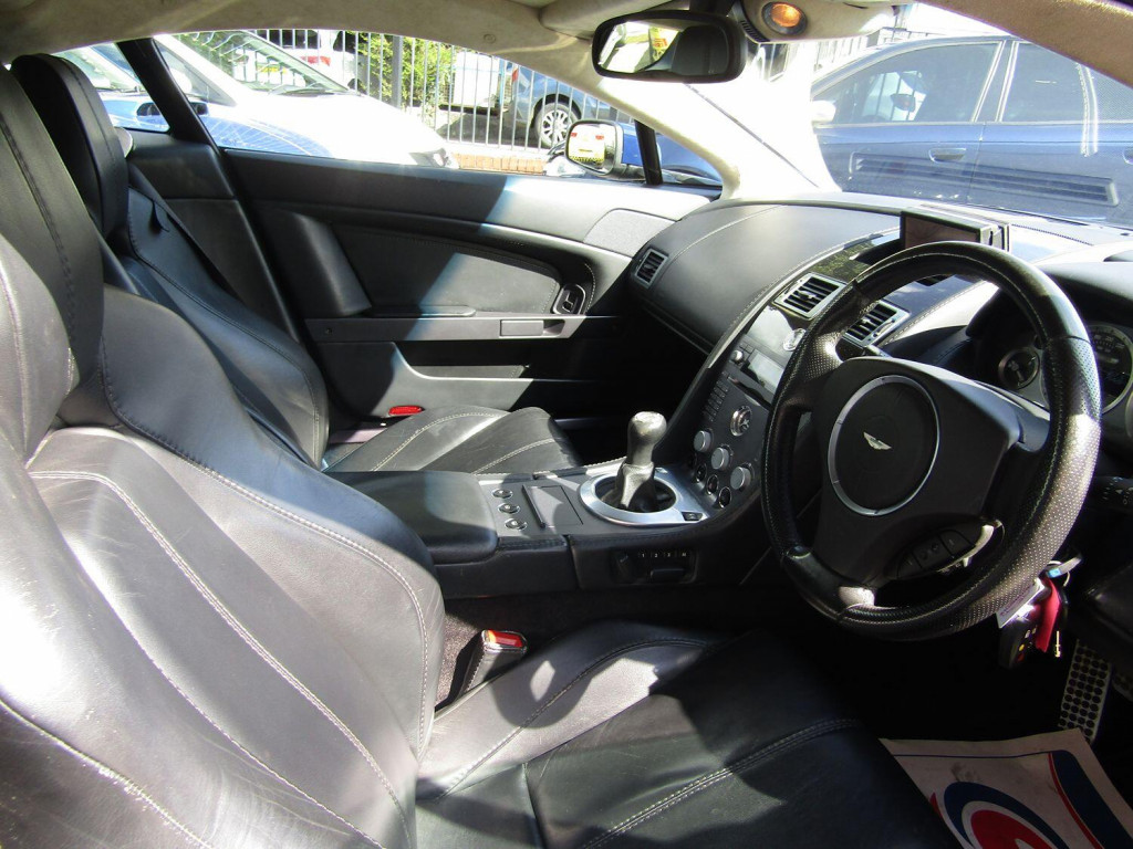 ASTON MARTIN VANTAGE