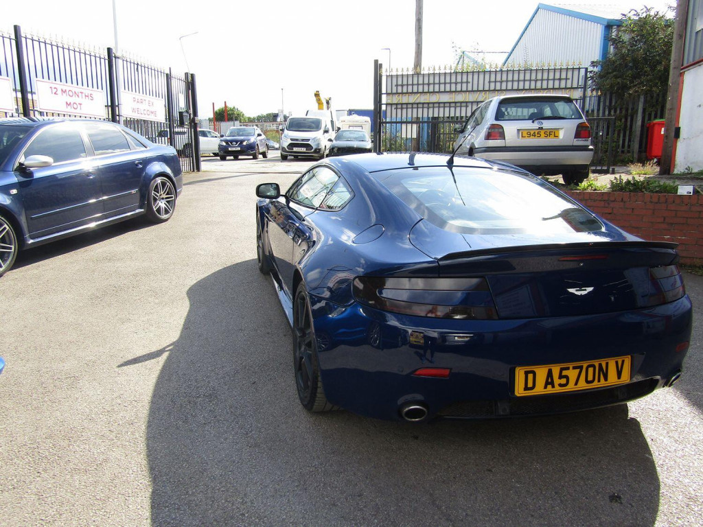 ASTON MARTIN VANTAGE