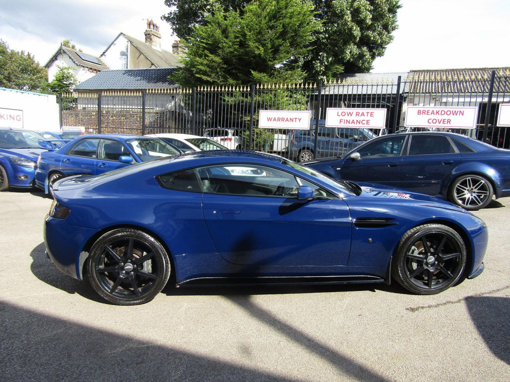 ASTON MARTIN VANTAGE
