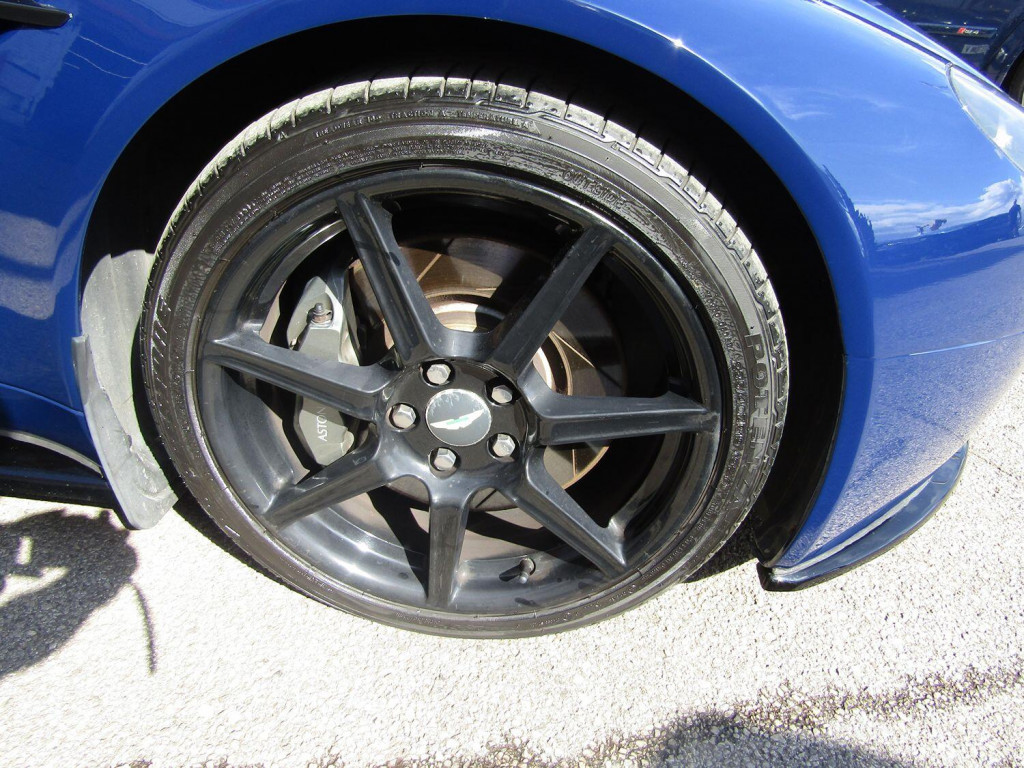 ASTON MARTIN VANTAGE