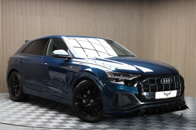 AUDI Q8