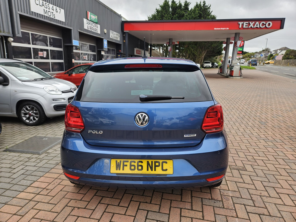 VOLKSWAGEN POLO