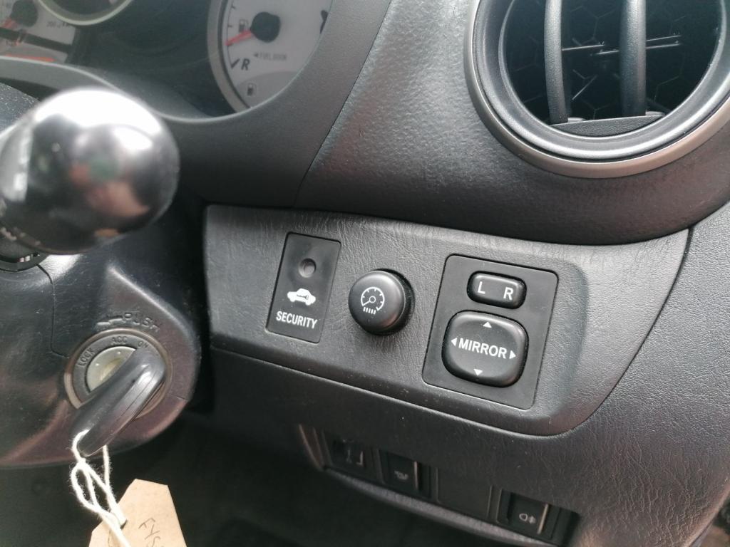 TOYOTA RAV4 2.0 D-4D XT3 Stationwagon 2004