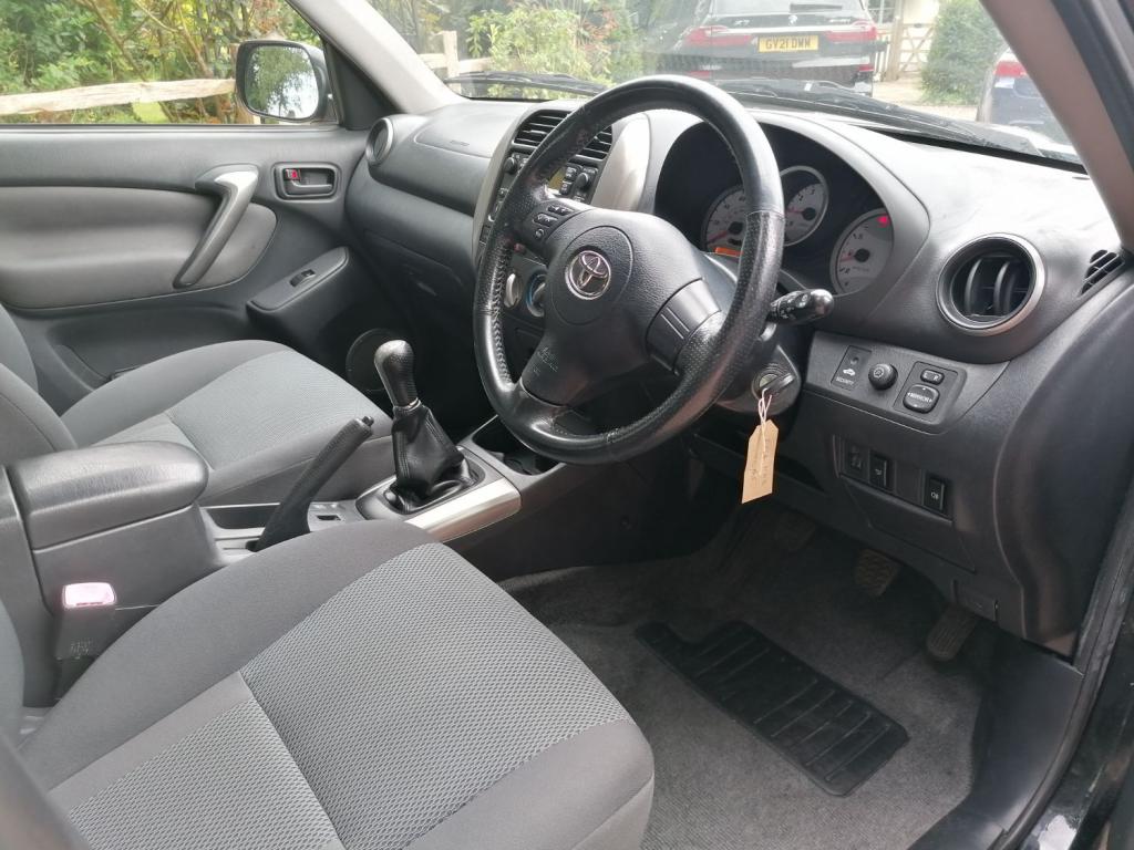 TOYOTA RAV4 2.0 D-4D XT3 Stationwagon 2004