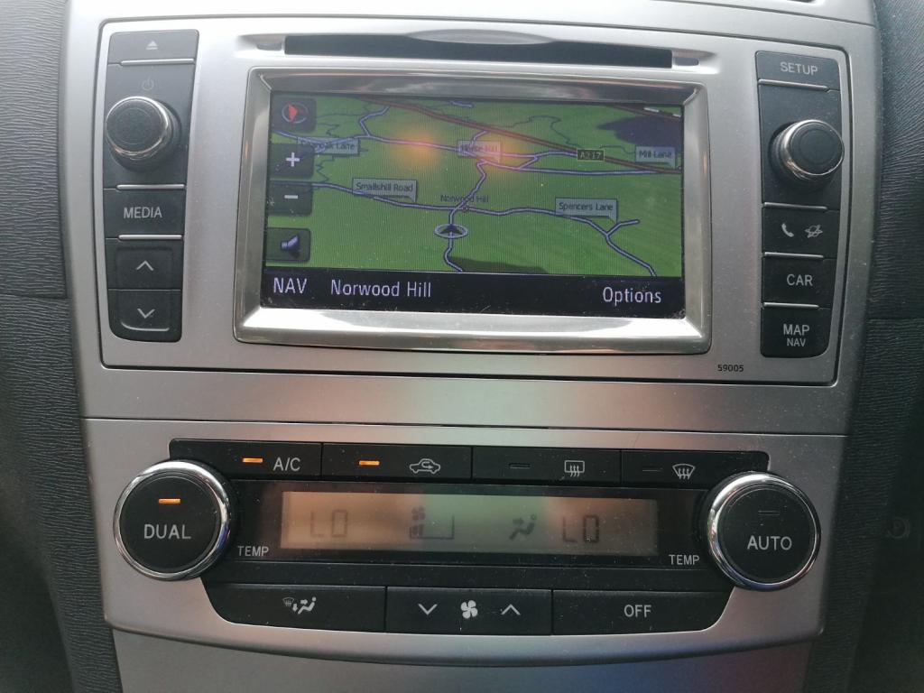 TOYOTA AVENSIS D-4D TR 2012