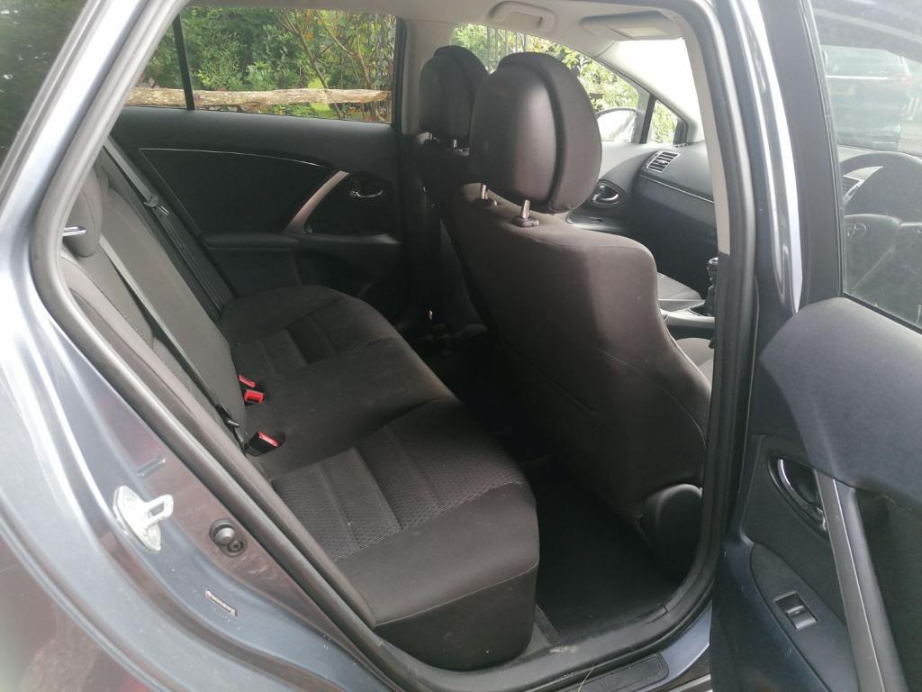 TOYOTA AVENSIS D-4D TR 2012