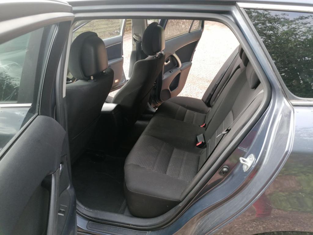 TOYOTA AVENSIS D-4D TR 2012