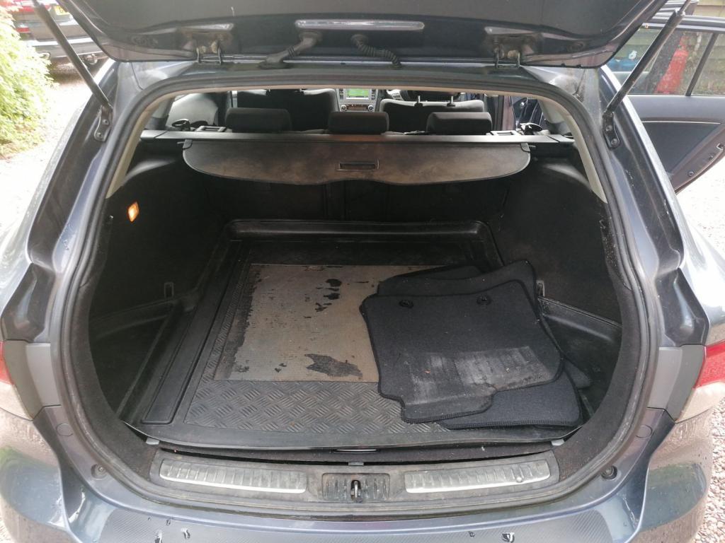 TOYOTA AVENSIS D-4D TR 2012