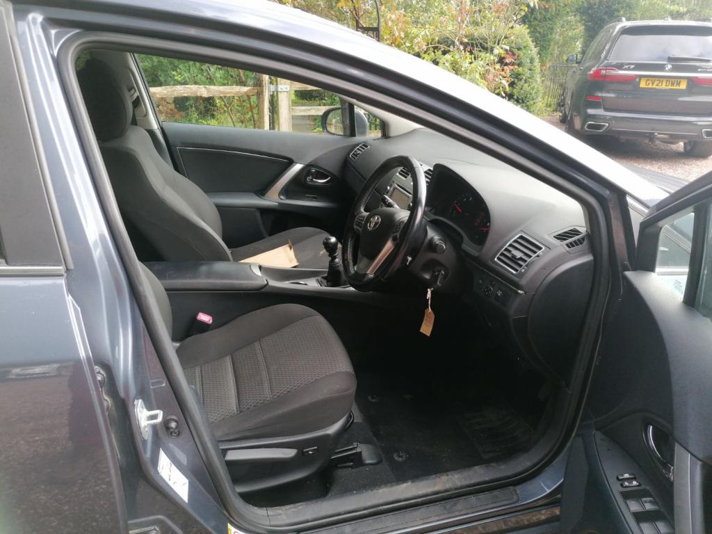 TOYOTA AVENSIS D-4D TR 2012