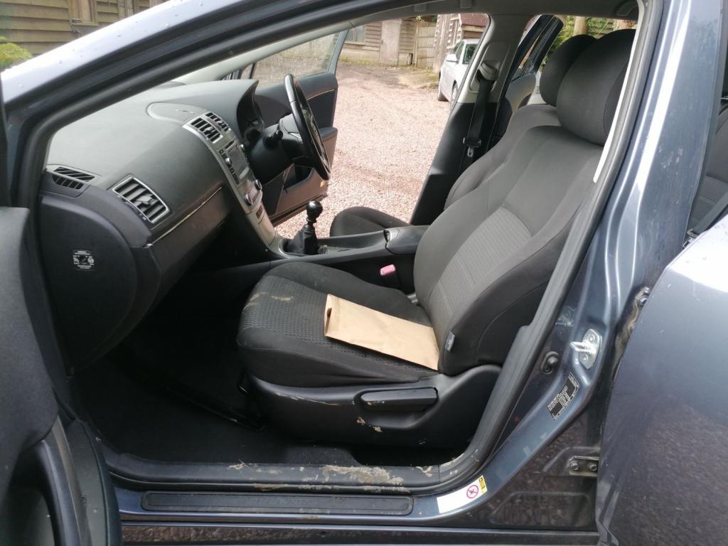 TOYOTA AVENSIS D-4D TR 2012