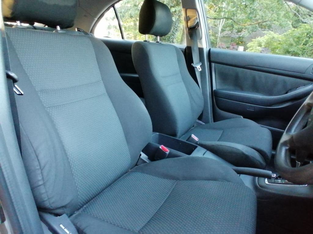 TOYOTA AVENSIS VVTI T2 2003