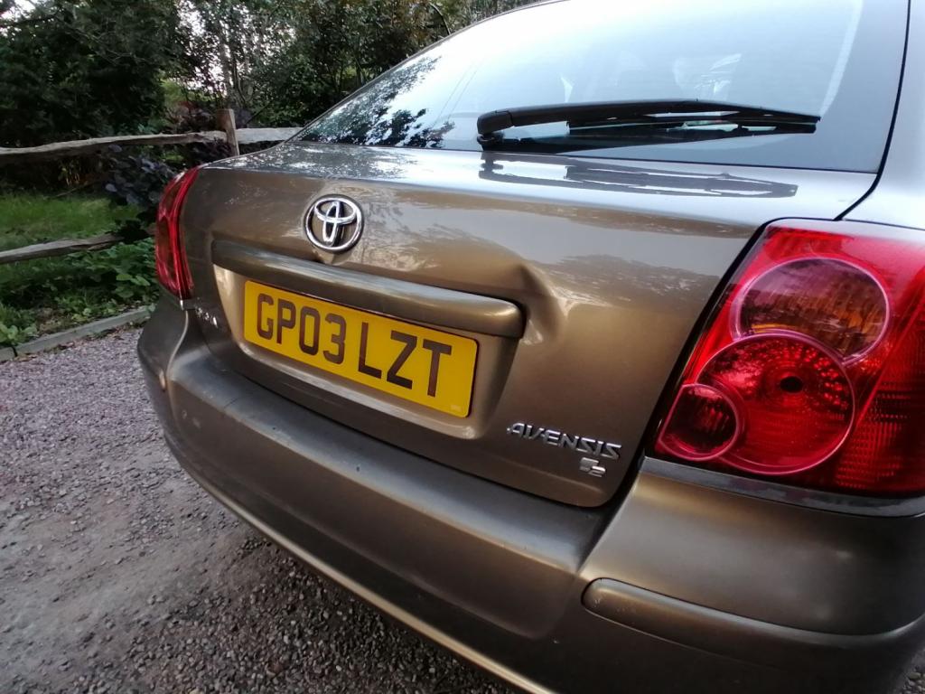 TOYOTA AVENSIS VVTI T2 2003