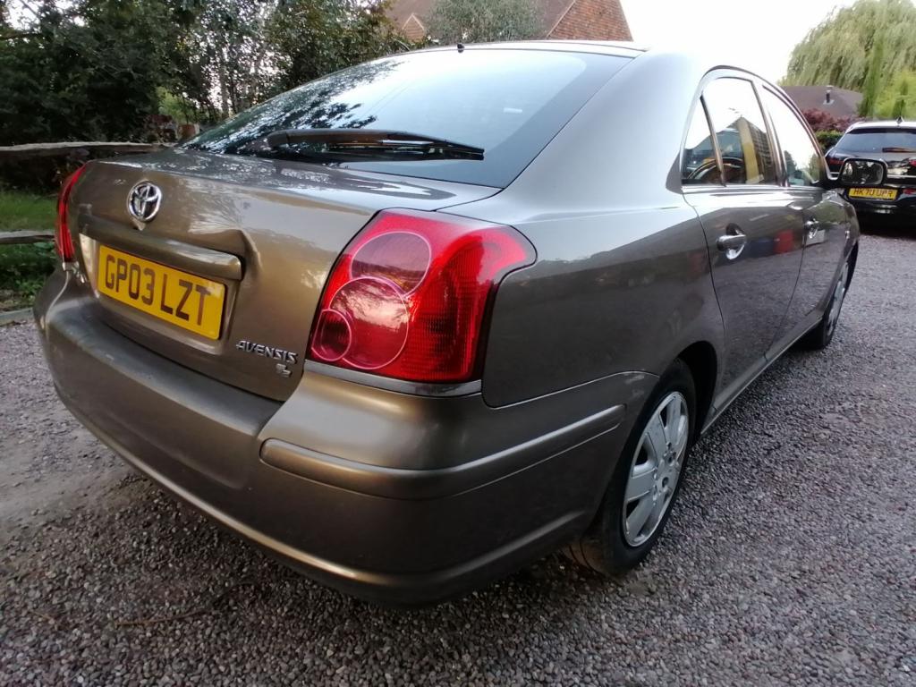 TOYOTA AVENSIS VVTI T2 2003