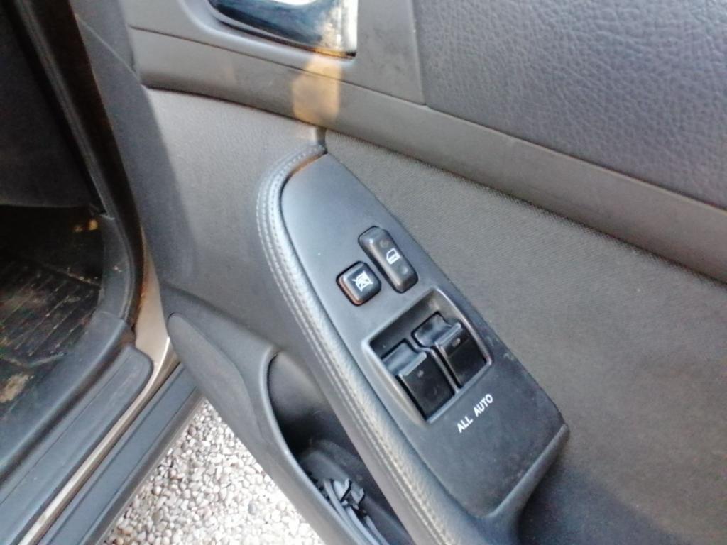 TOYOTA AVENSIS VVTI T2 2003