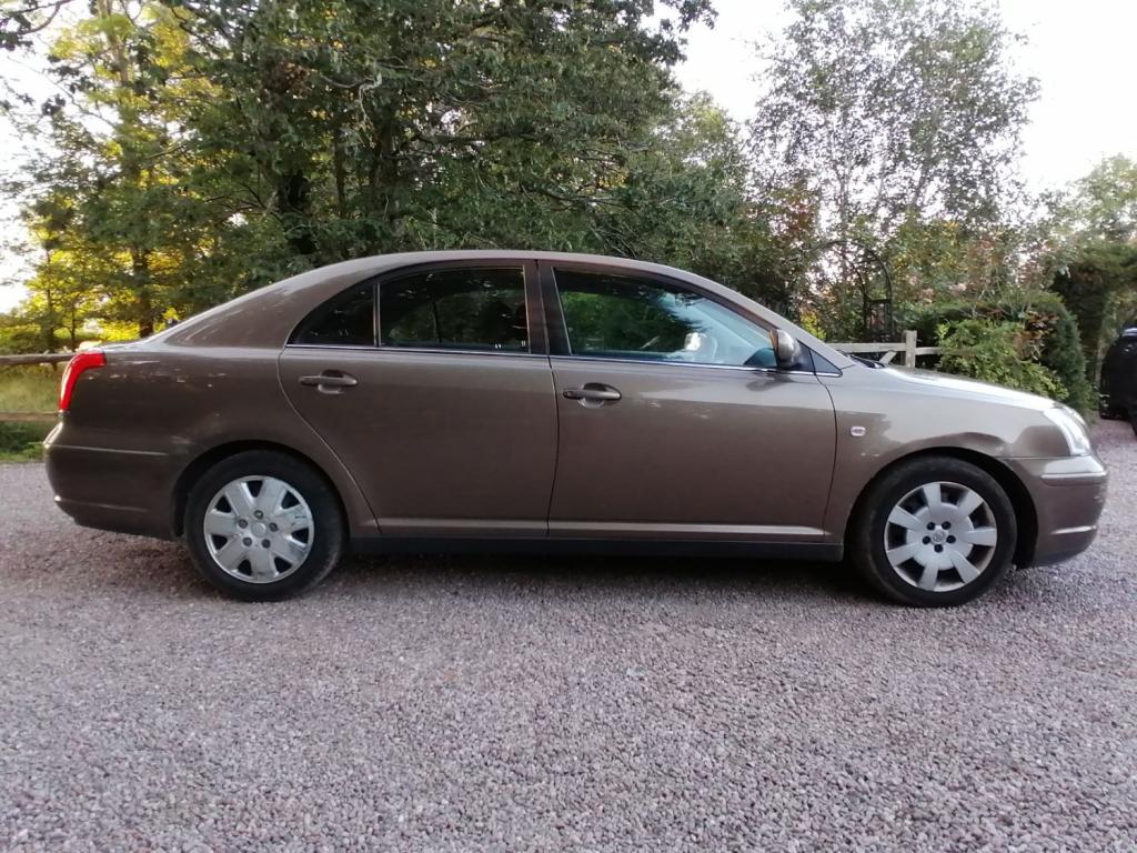 TOYOTA AVENSIS VVTI T2 2003