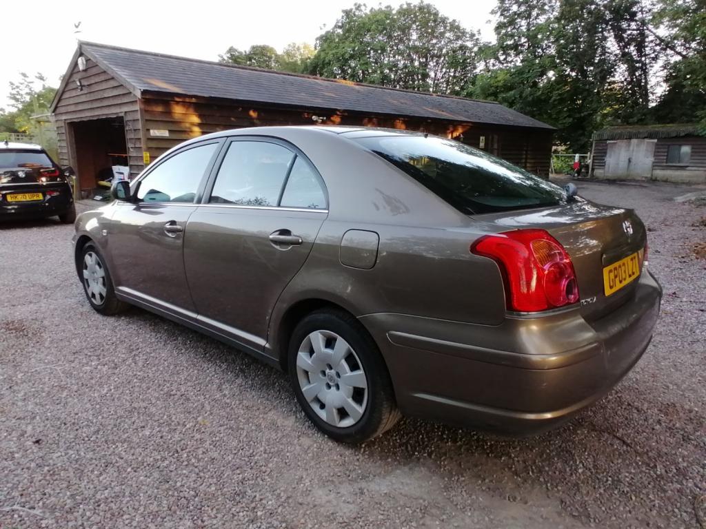 TOYOTA AVENSIS VVTI T2 2003