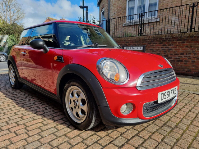 MINI HATCH
