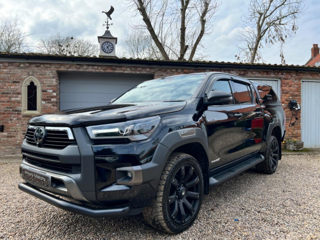 TOYOTA HILUX