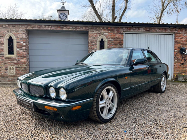 JAGUAR XJR